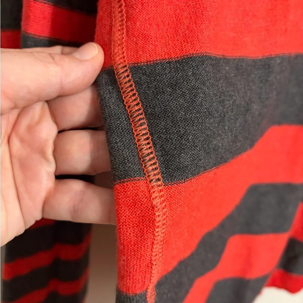 Aeropostale Red Gray Striped V-Neck Pullove Sweater Y2K Preppy Classic Medium